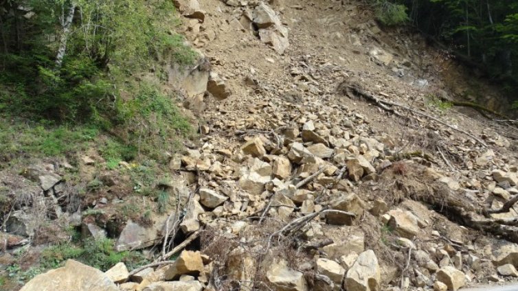 МРРБ с проект за превантивен контрол на 26 свлачища в страната