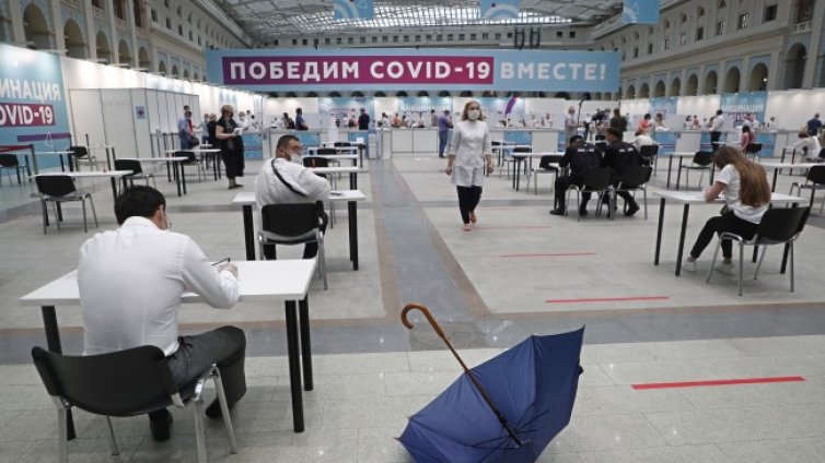 Русия тества ваксина срещу COVID под формата на назален спрей