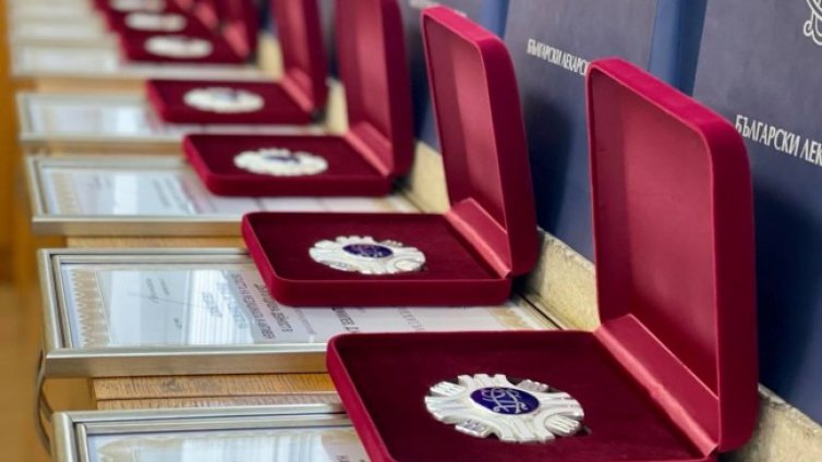 Ангел Кунчев взима приза "Лекар на годината 2021"