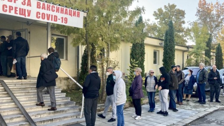 Над 190 души са ваксинирани в УМБАЛ "Св. Анна"