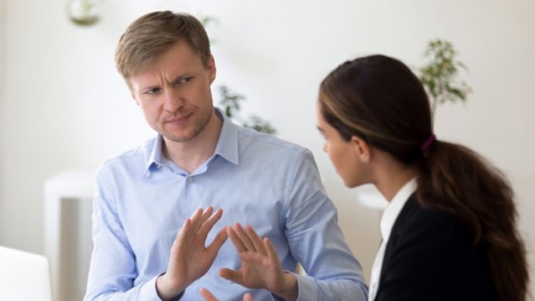 6 знака, че някой има ниско самочувствие