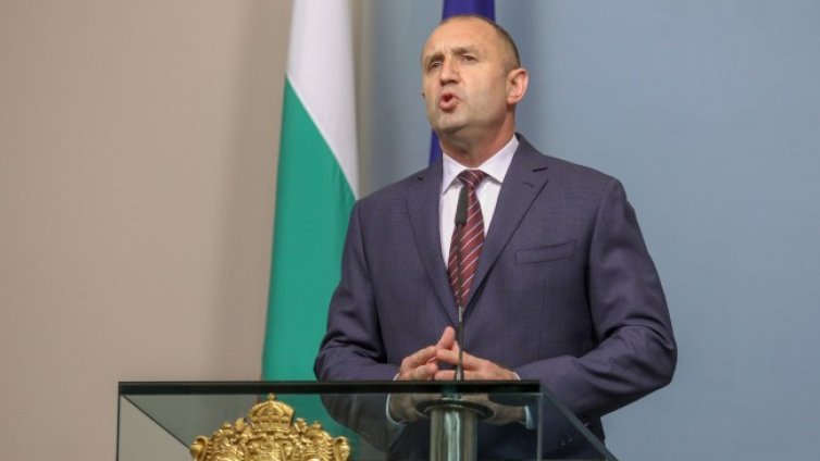 Радев свиква министрите заради разпространението на COVID-19