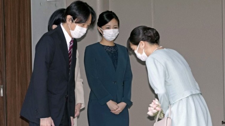 Японска принцеса се омъжи, губи титлата си