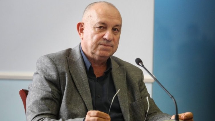 МЗ: Ескалира ли пандемията, няма как да не се стигне до локдаун