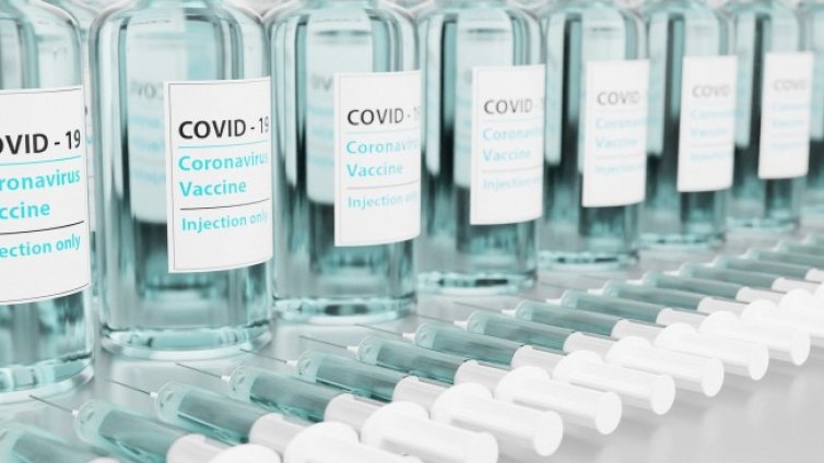 Учителка обясни в клас: Една се ваксинирала и след 2 дни умряла