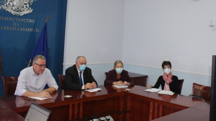 Здравната система под натиск, обмислят спиране на плановия прием 