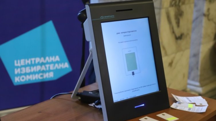 Е-бюлетините - как ще са разположени на екраните на машините?