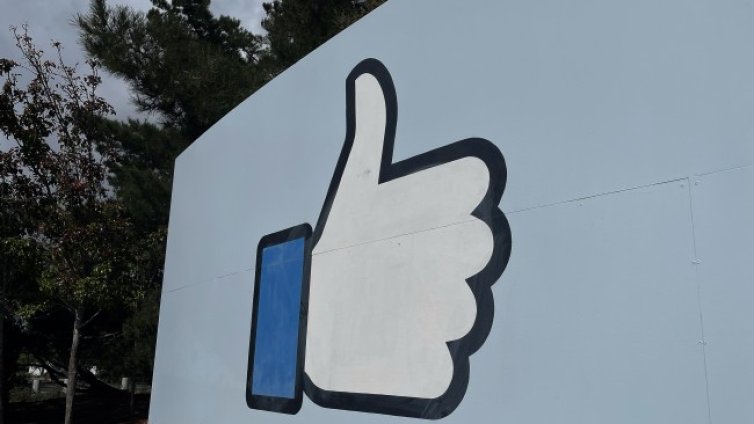 Пак срив на Instagram и Facebook на много места по света