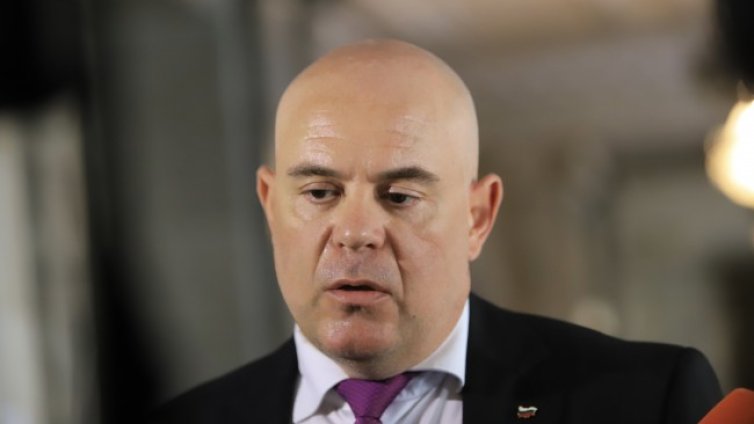 Прокуратурата предлага на Гешев да иска имунитета на кандидат-депутат 