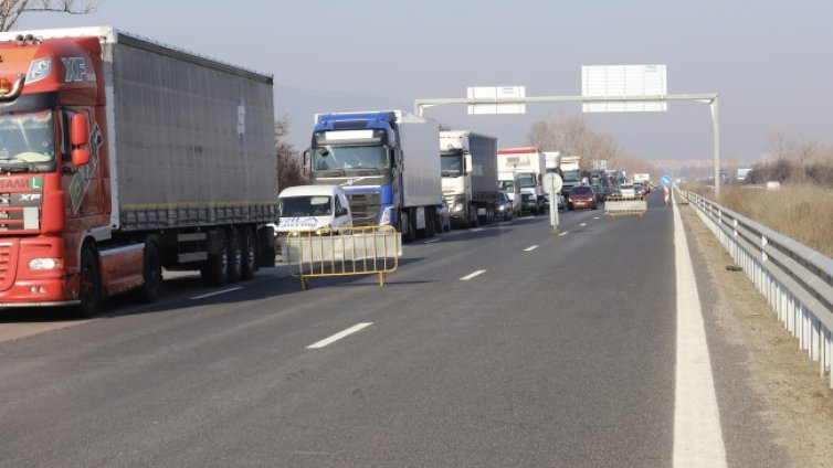 Тол таксите на камионите ще зависят от вредните газове