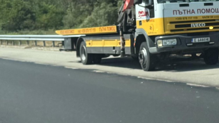 ТИР гори на магистрала "Тракия", трафикът се пренасочва
