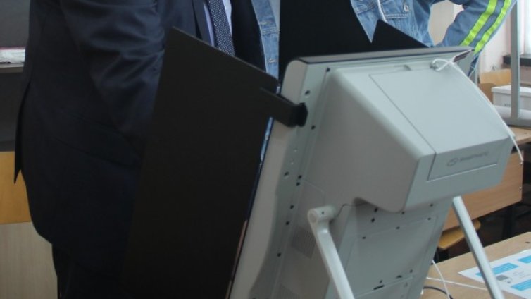 Гласуваш и се ваксинираш, открити са секции в РЗИ-Пловдив