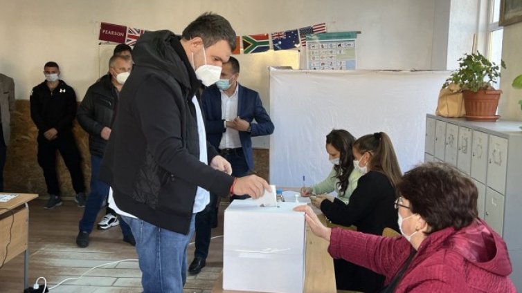 Пеевски: Трябва да се сложи спирачка на олигархичното задкулисие