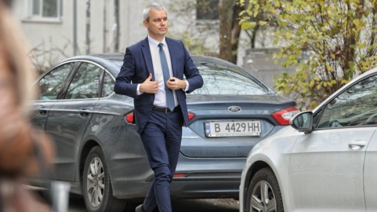 "Възраждане" иска отмяна на зеления сертификат 