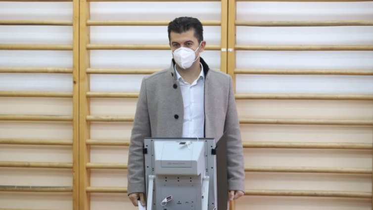 Петков: Изборът днес няма да повлияе за преговорите за кабинет  