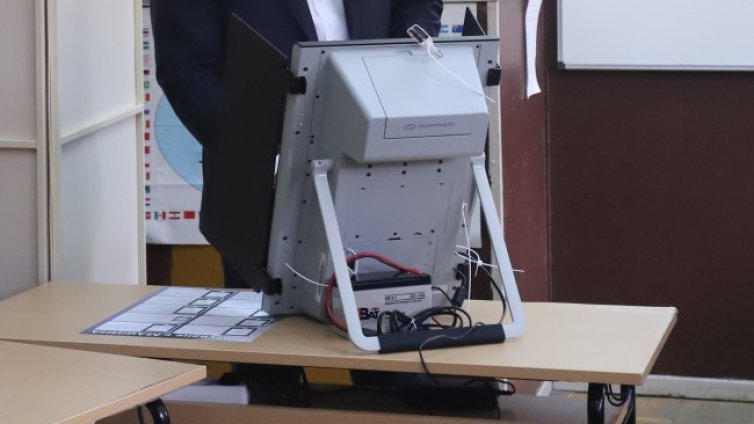 "Алфа Рисърч": Радев печели 63,9%, Герджиков получава 33,1%