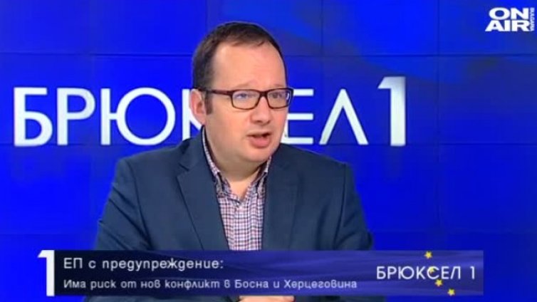 Кръстев: Русия подкрепя сръбския лидер в Босна Милорад Додик