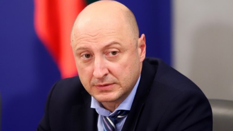 Бюджетът може да завърши с лек излишък