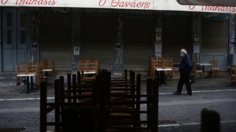 Омикрон вече е в Гърция: Застрашен ли е туризъмът?