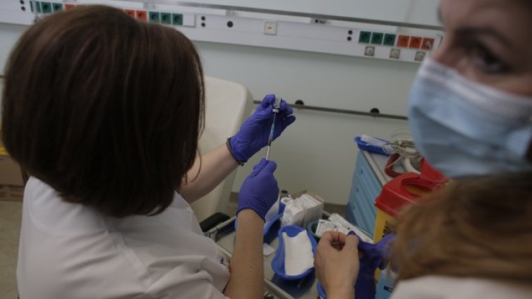 В Гърция близо 100 000 души се ваксинираха за ден