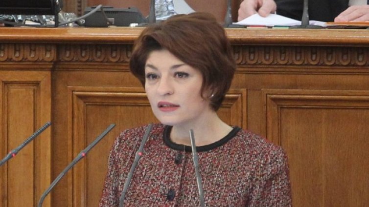ГЕРБ: Депутатите богопомазани ли са и правилата не важат ли и за тях?