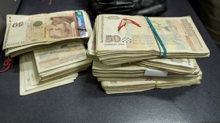 Баба от Димитровград даде 3900 лв. за разваляне на магия
