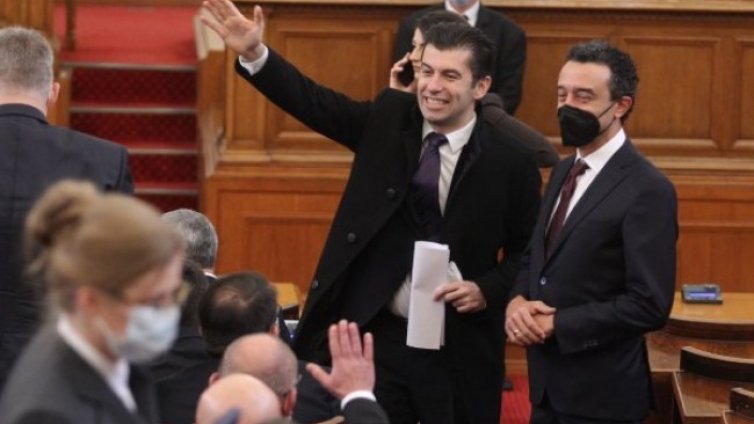 Премиер Кирил Петков, но кои ще са министрите в новия кабинет?