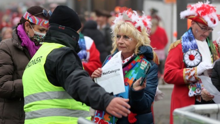 Бум на търговията с фалшиви ваксинационни паспорти в Германия