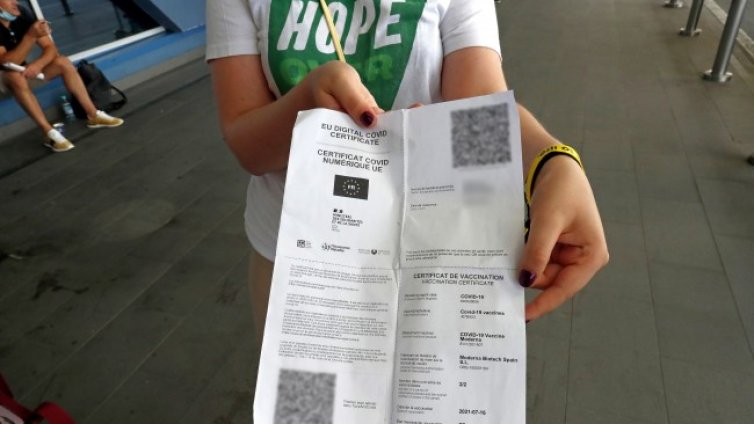 Във Франция обмислят нови ограничения срещу Омикрон 