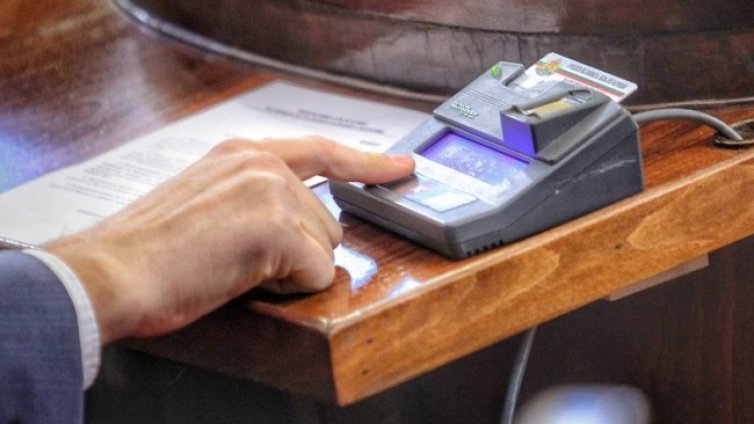 НС отново ще гласува мораториума върху цената на тока, водата и парното 