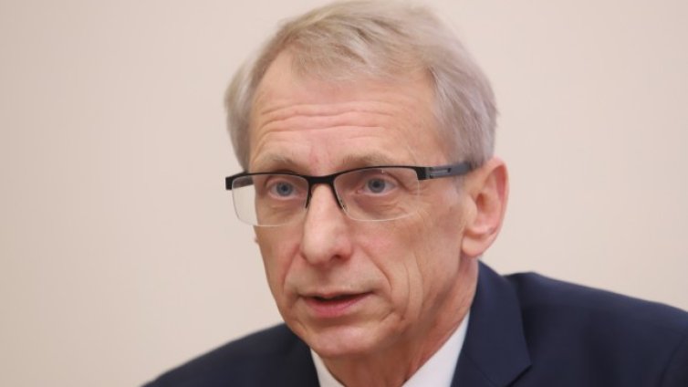 МОН пенсионира 25 служители от администрацията