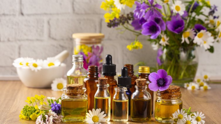 Най-полезните етерични масла против менструални спазми