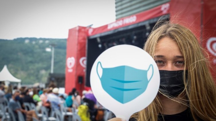 И в Испания става задължително носенето на маски на открито