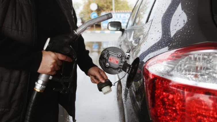 Ще поевтинее ли горивото от януари?