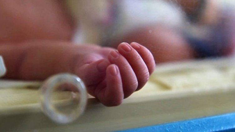 Две близначета се родиха в САЩ в различни години