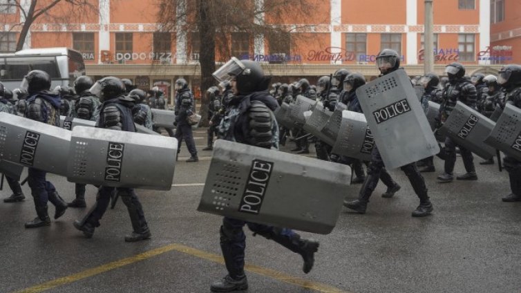 Токаев наредил да се стреля без предупреждение срещу "терористите"