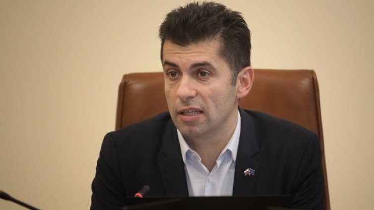 Петков кани протестиращите: Да покажем нов модел преди вълната 