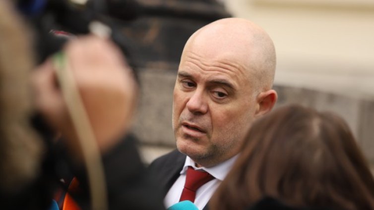 Гешев за поисканата му оставка: Кризисен пиар