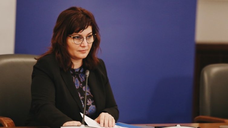 Министър Сербезова: Зелените сертификати за преболедуване остават