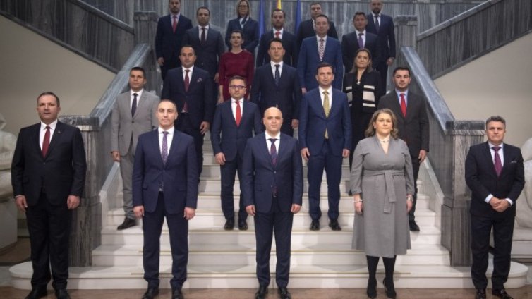 Заев ще предаде властта на Ковачевски в 10 часа днес 