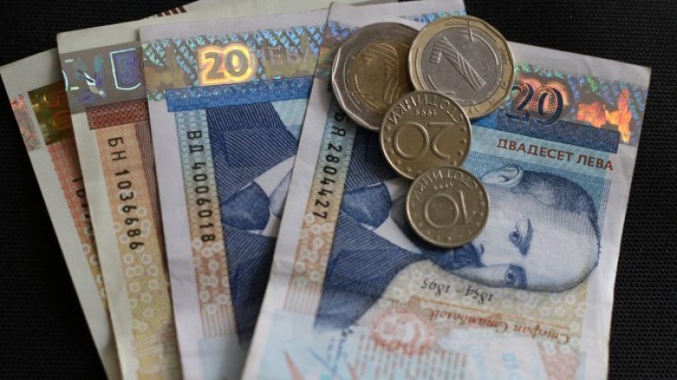 Минималната пенсия става 392 лв. от 1 юли 