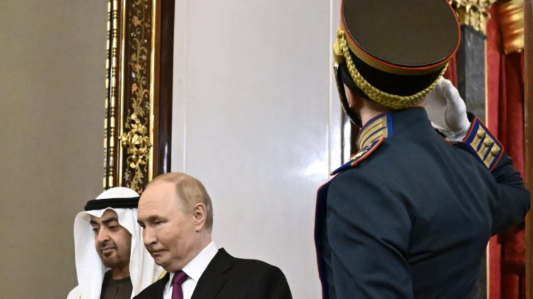 Ключовият стълб на военния бюджет на Русия се пропуква. Моментът е идеален