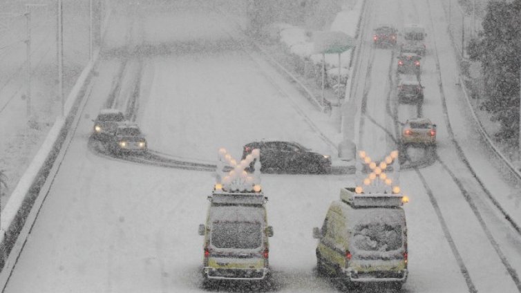 Сняг и студ затиснаха Балканите, в Истанбул снежната покривка стига до 85 см