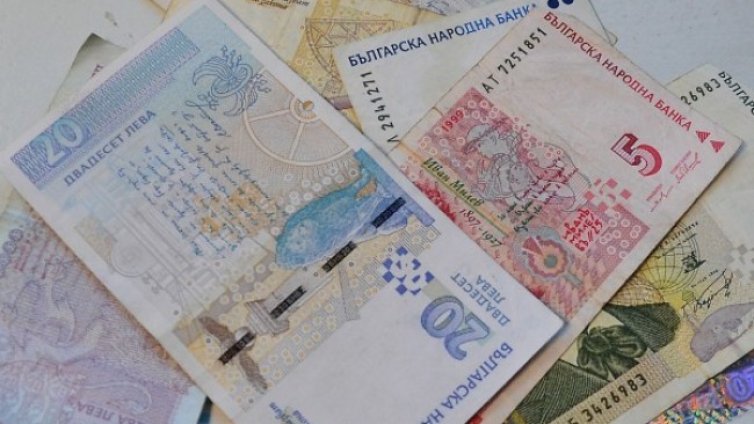 Обеднява ли българинът? Ръст на депозитите с 9% а година, на кредитите с 13,4% 