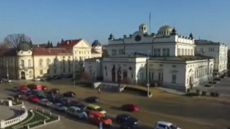 Самолет е в готовност да прибере дипломатите ни от Украйна