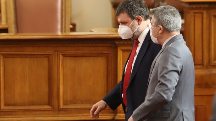 ДПС дава правосъдния министър на прокурор за "златните паспорти"