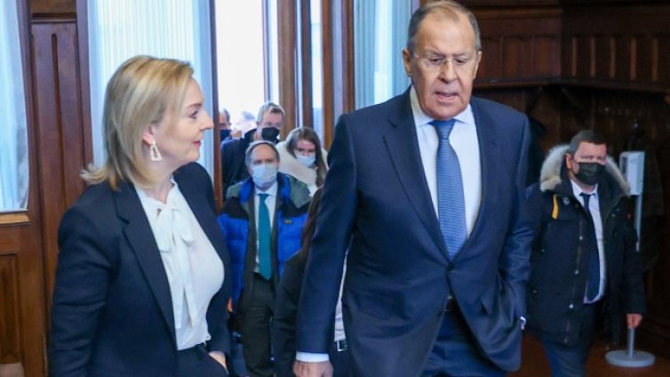 Великобритания иска Русия да изтегли войските край Украйна 