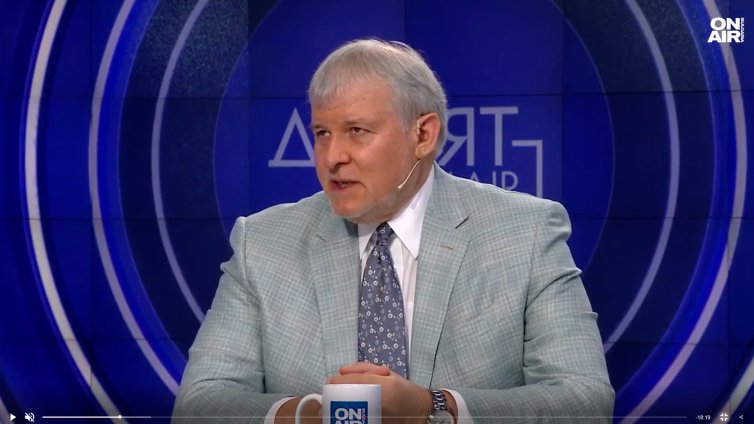 Христов: Кабинетът има бъдеще, не съм видял нито Борисов, нито Желязков да са на море