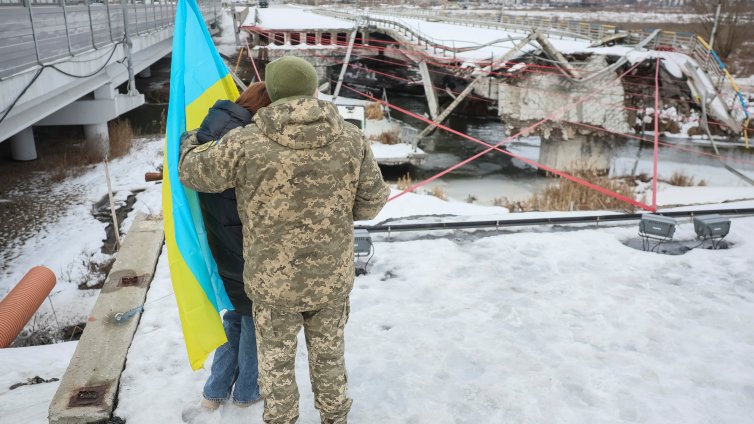 Четири години след руската инвазия, Украйна се превърна в &bdquo;стоманен таралеж&ldquo;