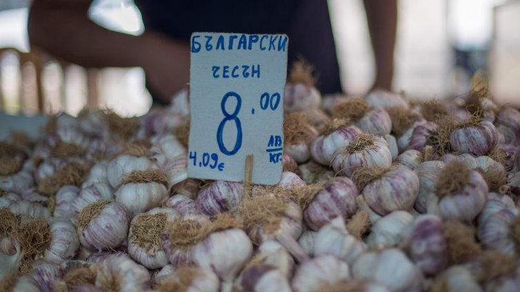 В КАДЪР: Цените на Женския пазар вече са в лев и евро